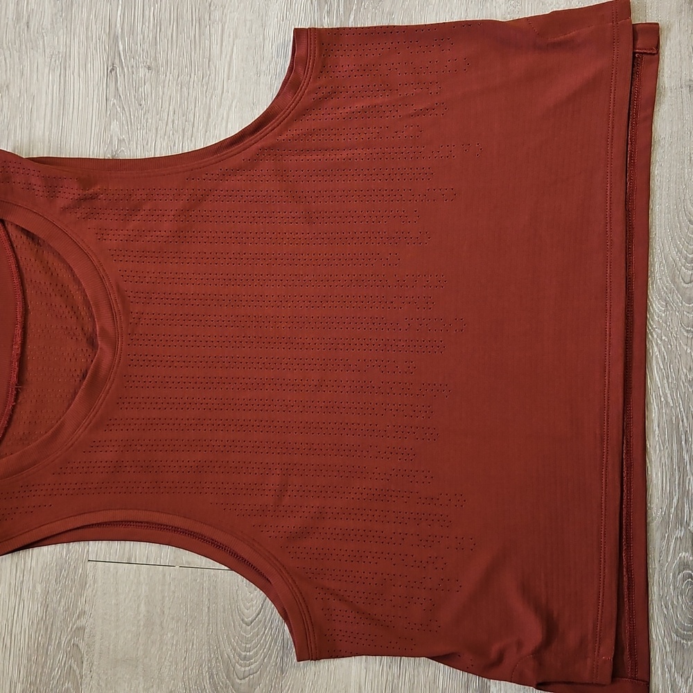 Lululemon Train to Be Tank Top Stripe Rain Stripe Savannah Size 8 - Picture 4 of 6